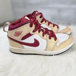 Nike Jordan 1 Mid Light Curry